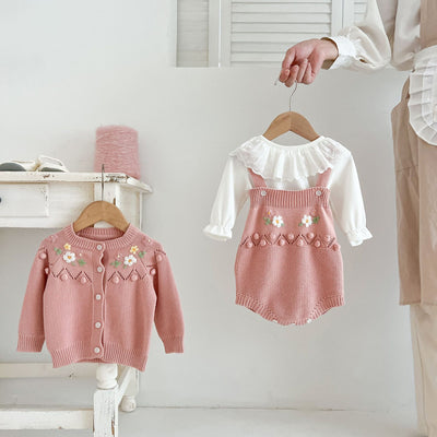 Conjunto Tejido a Mano para Recién Nacido - Cardigan y Mameluco con Flor - Image 25