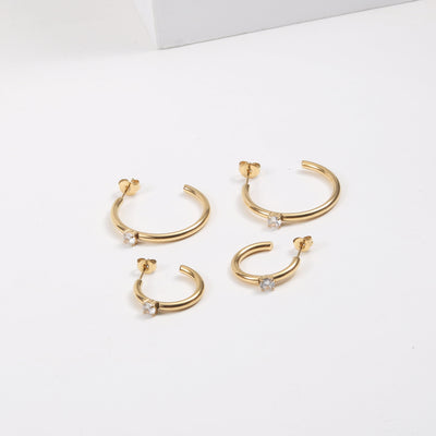 Aretes C con Circón en Acero Titanio Chapado en Oro 18K - Image 19