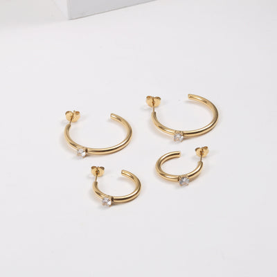 Aretes C con Circón en Acero Titanio Chapado en Oro 18K - Image 11