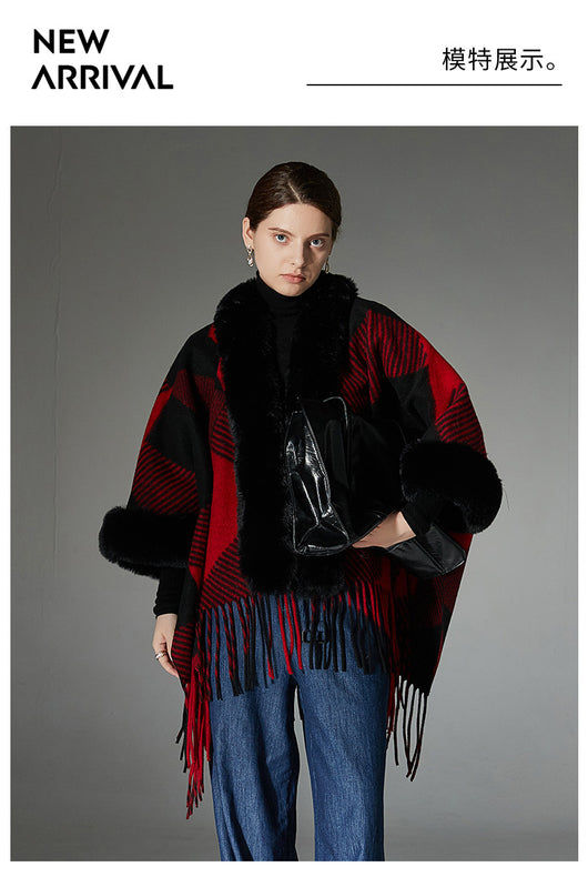 Chal Navideño Rojo con Cuello de Peluche, Diseño Jacquard y Borlas Geométricas - Image 18
