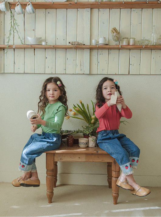 Jeans Casuales con Bordado de Fresa y Encaje - Image 29