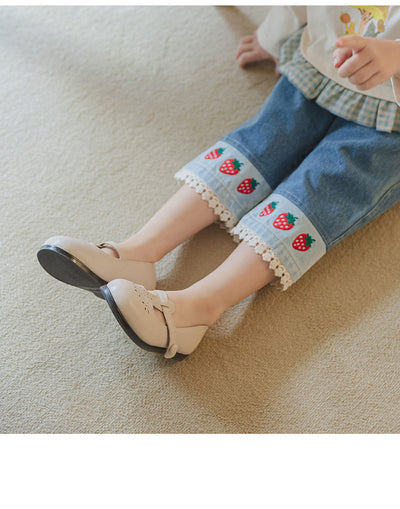 Jeans Casuales con Bordado de Fresa y Encaje - Image 25