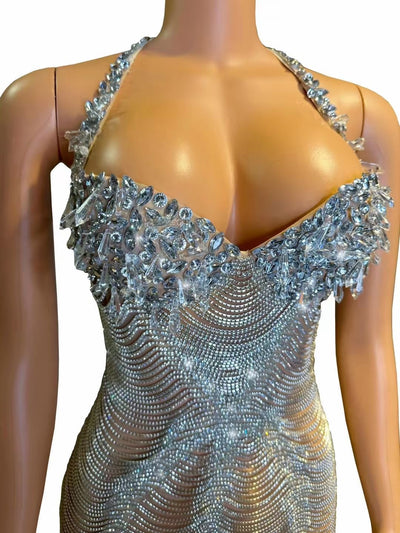 Vestido Ajustado sin Mangas con Tirantes Finos y Cadena Decorativa - Image 19
