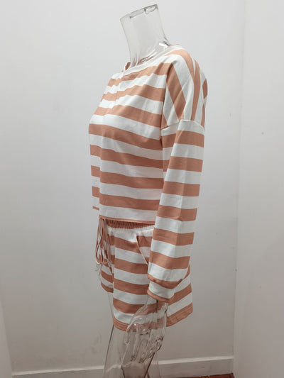 Conjunto Casual de Dos Piezas: Top Manga Larga y Shorts a Rayas - Image 9