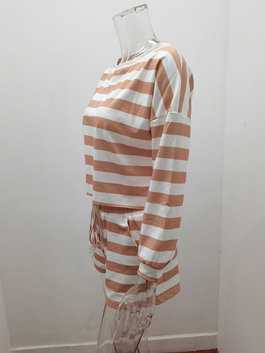 Conjunto Casual de Dos Piezas: Top Manga Larga y Shorts a Rayas - Image 9