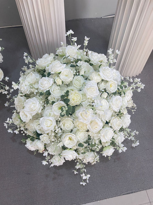 Bola Floral de Hortensias y Rosas para Decoración de Mesas de Boda - Image 34