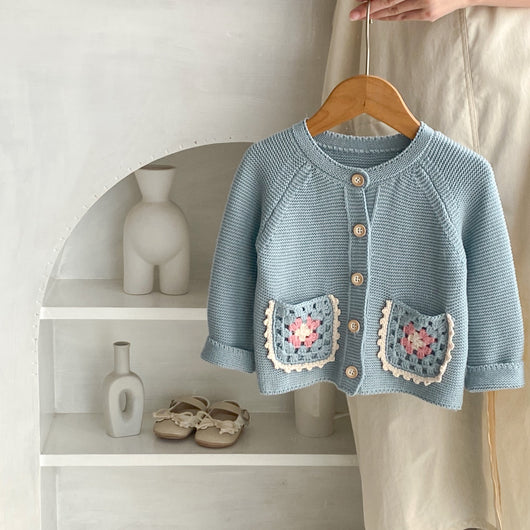 Cardigan Tejido a Mano para Niños con Cuello Redondo y Bolsillos Calados - Image 13