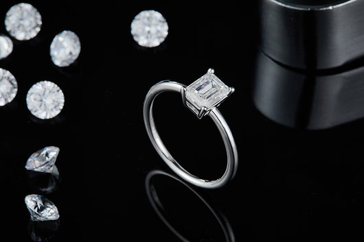 Anillo de Moissanita Rectangular Plata 925 con Baño de Platino para Mujer - Image 13