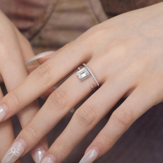 Anillo de Plata 925 con Zirconia Rectangular y Detalles Biselados - Image 19