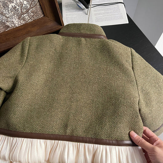 Conjunto Dos Piezas: Abrigo y Falda Plisada - Image 21