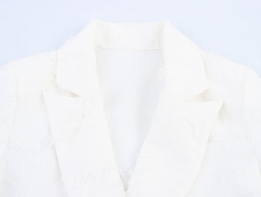 Abrigo de Mujer con Textura de Borlas Elegante - Image 17