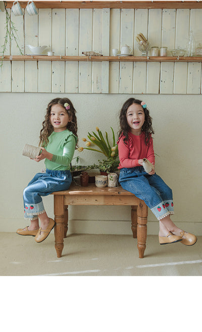 Jeans Casuales con Bordado de Fresa y Encaje - Image 35