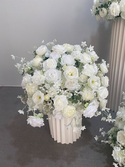 Bola Floral de Hortensias y Rosas para Decoración de Mesas de Boda - Image 10