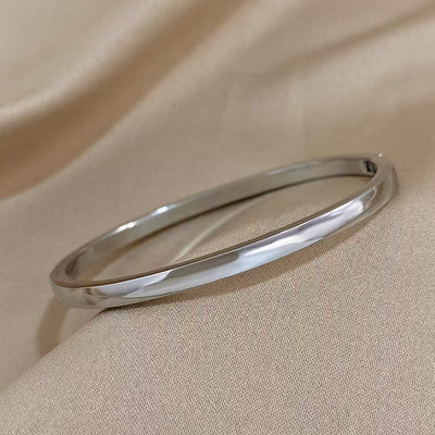 Pulsera Oval Curva Brillante en Acabado Sólido - Image 19