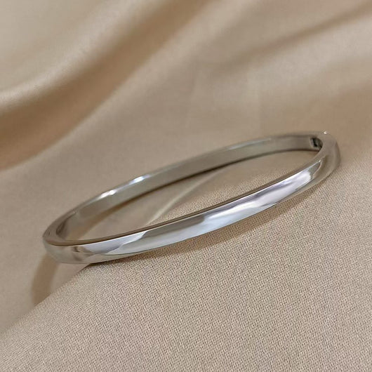 Pulsera Oval Curva Brillante en Acabado Sólido - Image 19
