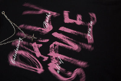 Playera Manga Larga Hip Hop con Letras Fuzzy y Cadena para Hombre - Image 13
