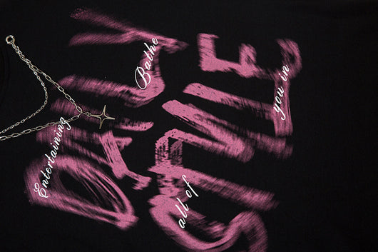 Playera Manga Larga Hip Hop con Letras Fuzzy y Cadena para Hombre - Image 13