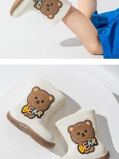 White children's rain boots with a brown cartoon bear holding colorful 'BEAR' lettering and a white fleece lining. - Image 11