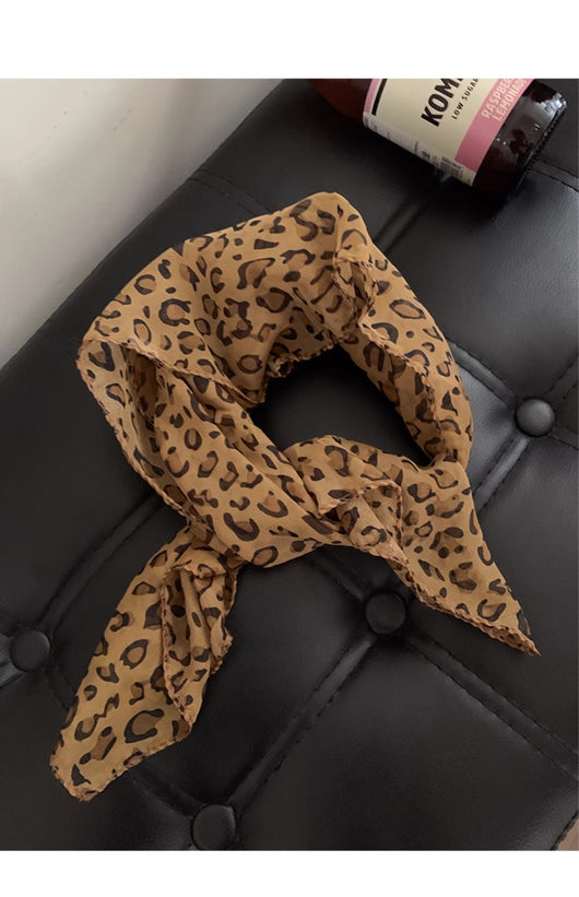 Pañuelo Satinado Floral Versátil para Cabello y Accesorios - Image 10