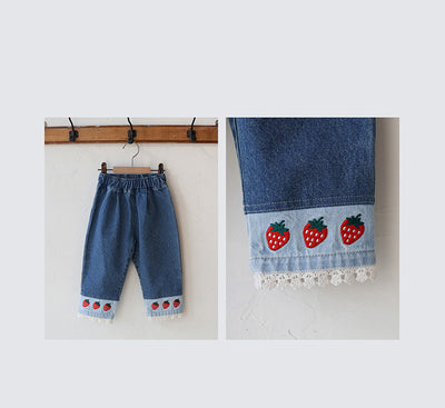 Jeans Casuales con Bordado de Fresa y Encaje - Image 23