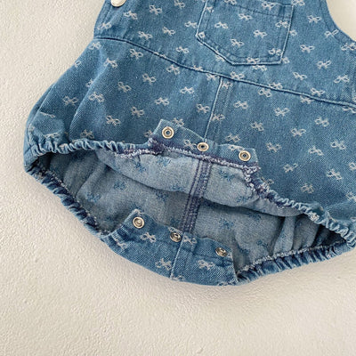 Enterizo para Bebé con Tirantes de Denim y Moño Jacquard - Image 18