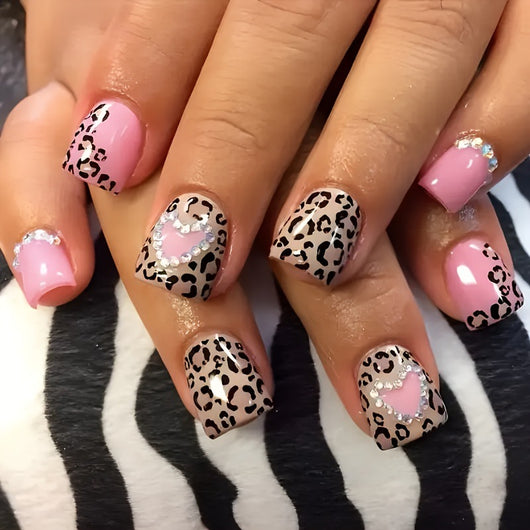 Set de 24 Uñas Postizas con Diseños de Mariposas, Flores y Estampado Vaca con Cristales - Image 39