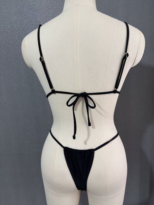 White three-point bikini with gold chain straps on a mannequin, featuring a triangle top and thong bottom. - Image 20