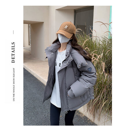 Abrigo Acolchado Gris con Corazón Talla Grande para Mujer - Image 24