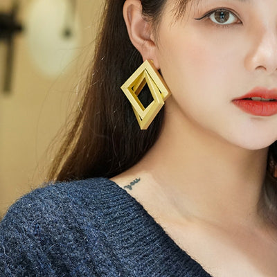 Aretes Rombo Minimalista en Metal - Efecto Rostro Más Delgado - Image 15