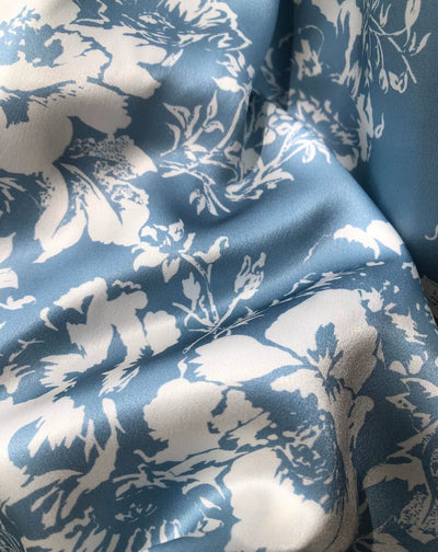 Vestido de Vacaciones en Satén Floral Lavado a la Seda - Image 16