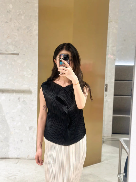 Blusa Plisada sin Mangas Cuello V - Cómoda y Versátil - Image 18