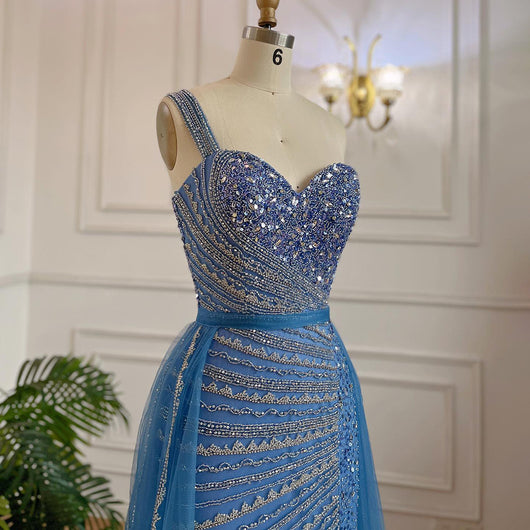 Vestido Fishtail Azul con Hombros Descubiertos y Cuentas Artesanales - Image 44
