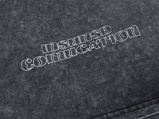 Playera Denim Lavada con Estampado de Letras y Contraste de Colores - Image 12