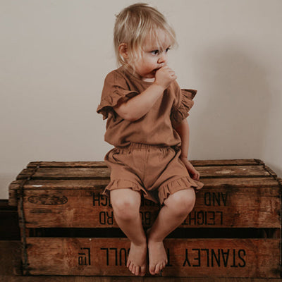 Conjunto Infantil de Algodón y Lino con Volantes - Camiseta Suelta y Casual - Image 10
