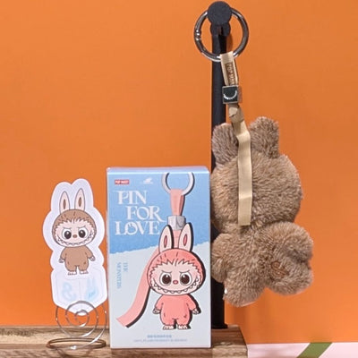 [ESCOLHA A SUA OPÇÃO DE LETRAS!] [EM ESTOQUE] POPMART Labubu Pin para o Amor