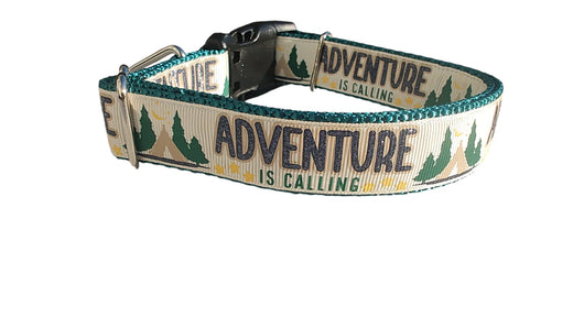 Coleira de Nylon com Glitter "A Aventura Está Chamando" para Cães
