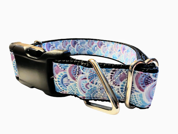 Coleira de Nylon para Cachorro com Estampa de Escamas de Sereia Roxas/Azuis