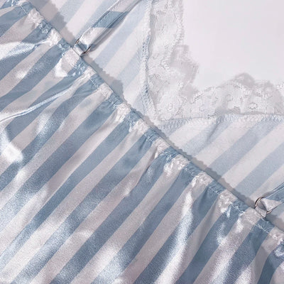 Pijama de Satén con Escote V y Encaje Calado Sexy - Image 17