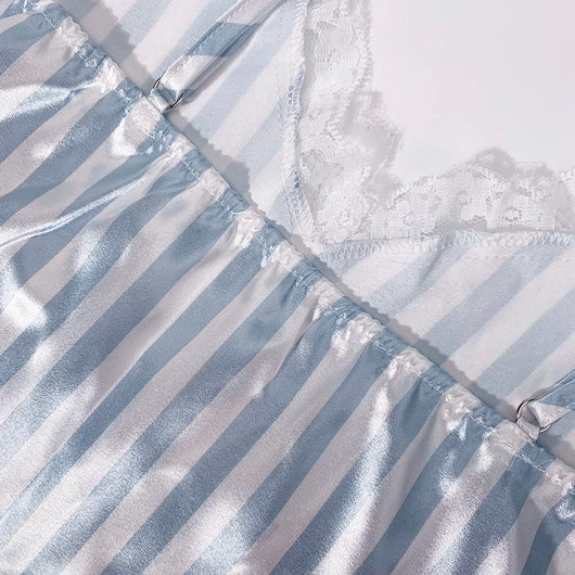 Pijama de Satén con Escote V y Encaje Calado Sexy - Image 17