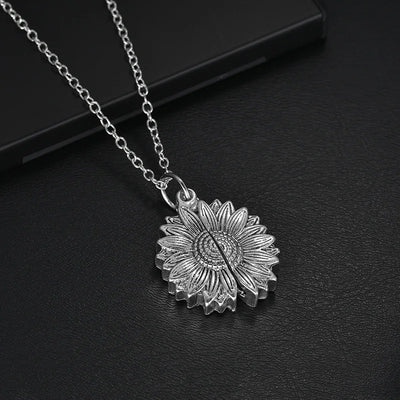 Collar Personalizado Girasol con Grabado de Nombre y Fecha - Image 14