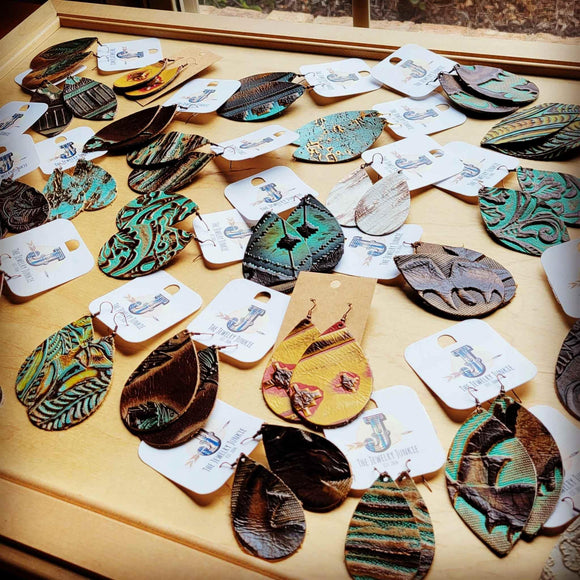 **Kit Inicial de Brincos de Couro - Relevo - 50 Pares 208r