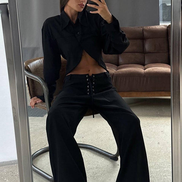 Conjunto Dos Piezas: Blusa Blanca Cropped con Cuello Solapa y Pantalón Ancho Calado con Amarre