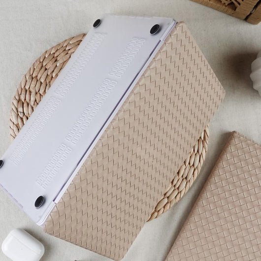 Funda para Laptop Tejida en Cuero Color Té con Leche - Image 4