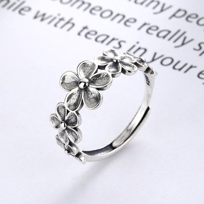 Anillo Ajustable Temperamento Ciruela Invernal con Detalles Artesanales