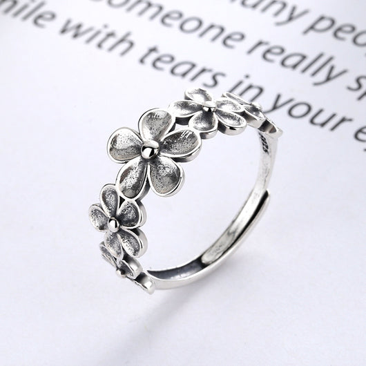 Anillo Ajustable Temperamento Ciruela Invernal con Detalles Artesanales