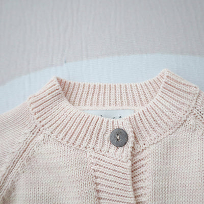 Conjunto de Cardigan Bordado a Mano para Niños con Gorro y Pantalón - Image 9