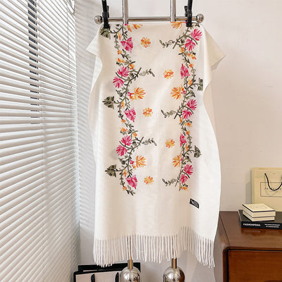 Bufanda Étnica de Invierno con Bordado Floral y Tacto de Cachemira - Image 6