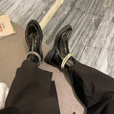 Botas Martin de Cuero Charol Negro con Punta Aguda - Estilo Británico para Mujer - Image 12