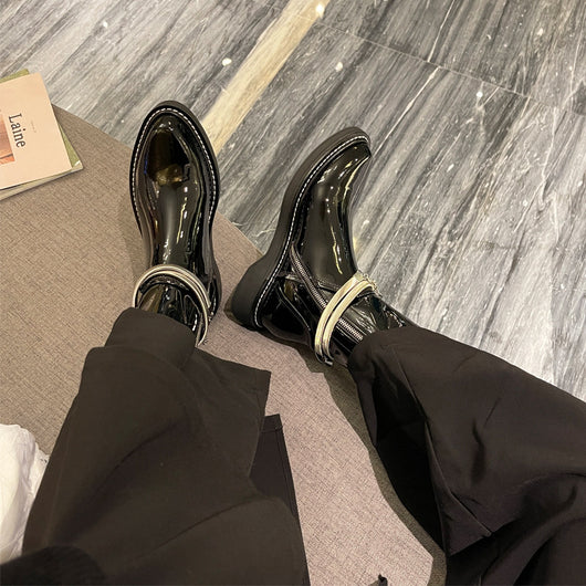 Botas Martin de Cuero Charol Negro con Punta Aguda - Estilo Británico para Mujer - Image 12
