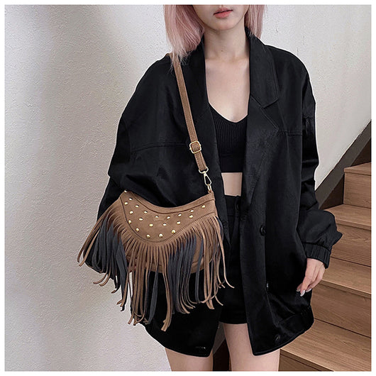 Bolsa Mensajera Retro Casual con Flecos y Remaches de Gran Capacidad - Image 15